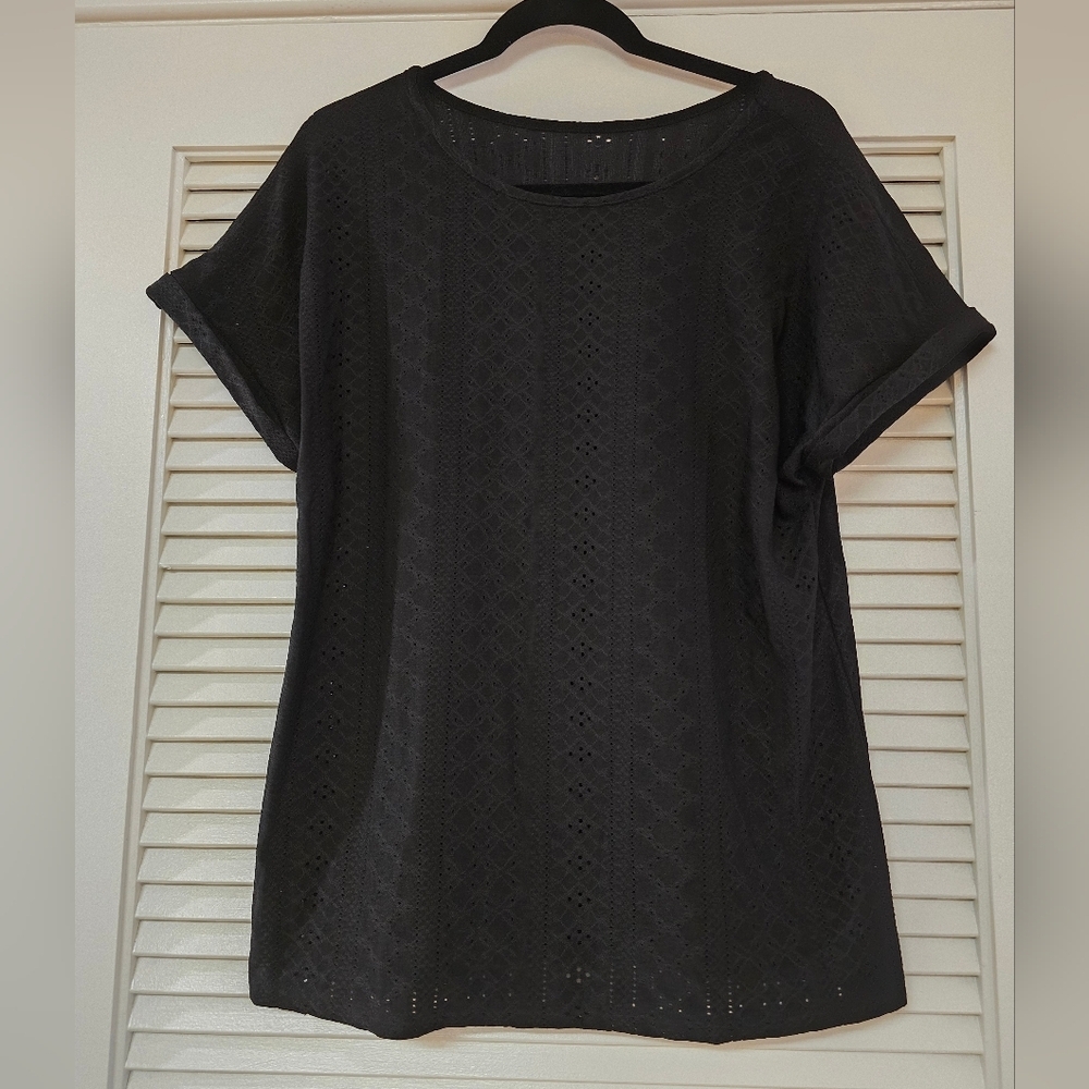Black Short-Sleeve Lightweight Cut-Out Pattern Top